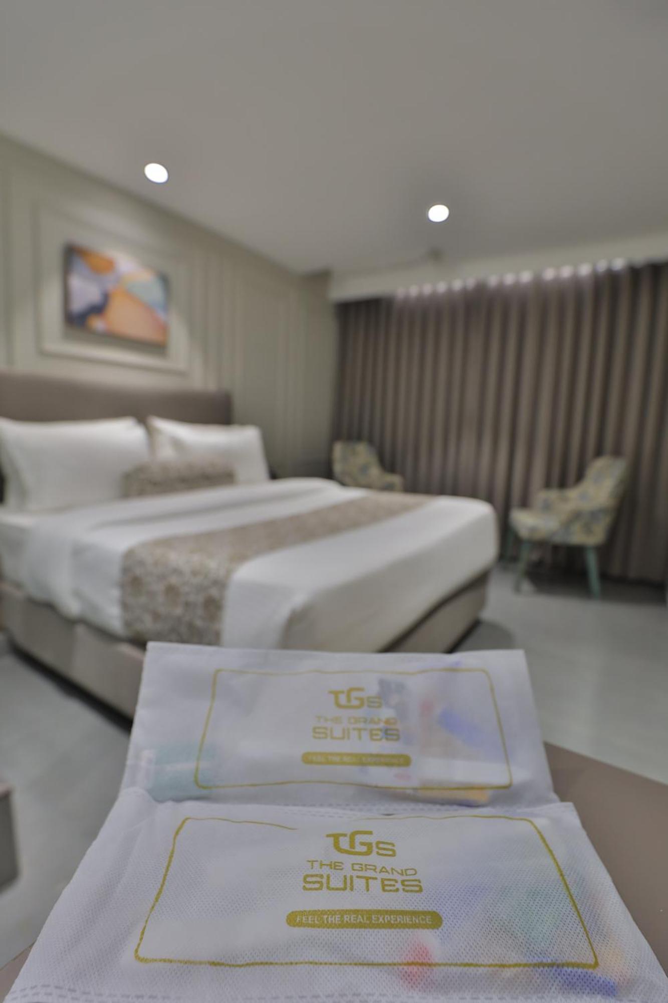 Hotel The Grand Suites Ахмедабад Екстер'єр фото